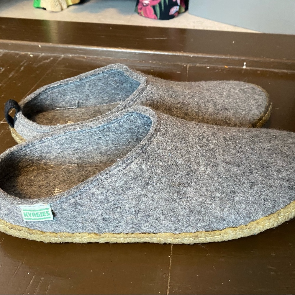 Kyrgies Outdoor Wool Slides (Men’s 13-13.5 / EU 46) - Picture 2 of 7